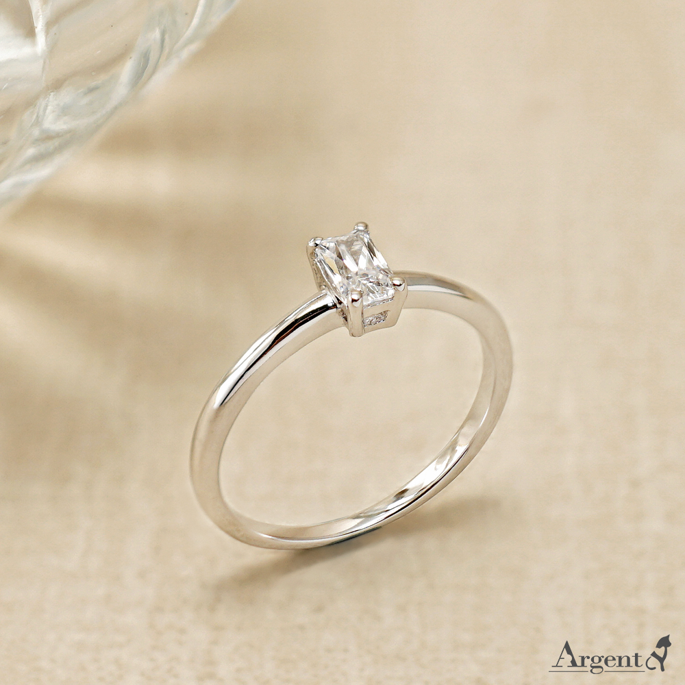 「T鑽(鋯石)鍍白K」長方造型鑽鑲嵌純銀戒指|戒指推薦